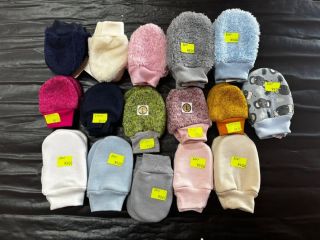 Přijďte si k nám pro zimní rukavičky 🧤❄️🥰 Velikosti máme od úplně těch nejmenších až po 14cm. Ceny od 99,- Palčáky i...