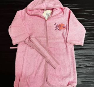 Přijďte si k nám pro super župánky a ponča 😊🥰 Ceny od 389,- Velikosti 80-92cm a 92-104cm Máme froté nebo mušelínové😉...