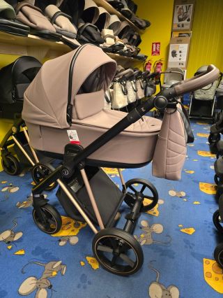 Přijďte si pro oblíbené a kvalitní kočárky Roan Ivi ❤️ s taškou na rukojeť, pláštěnkou a moskytiérou. Super odpružený😉 ,...
