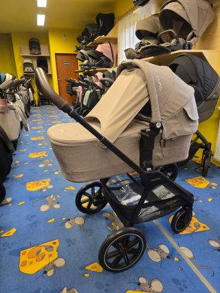 Super lehký, ale zároveň velký kočárek Nuna Triv LX 18.990 kč ❤️.Autosedačku nasadíte bez potřeby výměny adaptérů 👍...