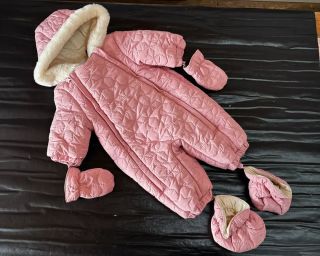 Přijďte si k nám pro krásné zimní kombinézky Mayoral ❄️🥰❤️ Velikosti 55-86 Ceny od 990,- Součástí jsou rukavičky a...