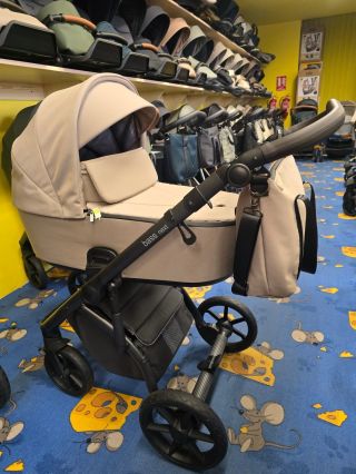 Přijďte si pro oblíbené a kvalitní kočárky Roan Bass Next ❤️ s taškou na rukojeť, pláštěnkou dekou a moskytiérou. Super...